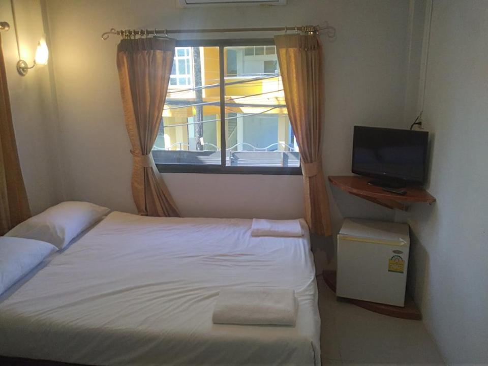 Kamala Bay Inn Экстерьер фото