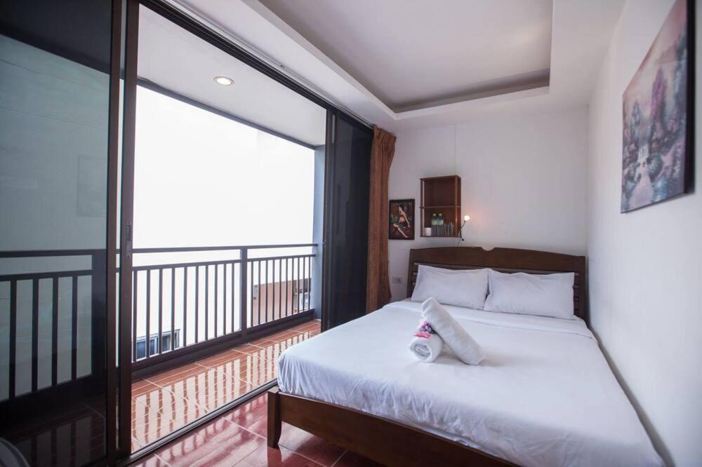 Kamala Bay Inn Экстерьер фото