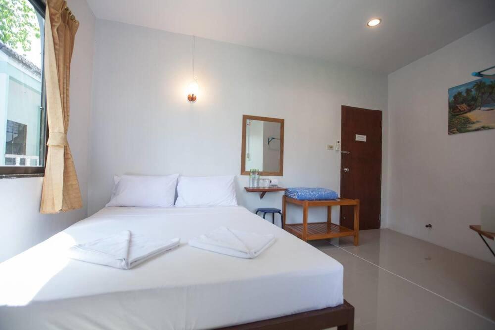 Kamala Bay Inn Экстерьер фото